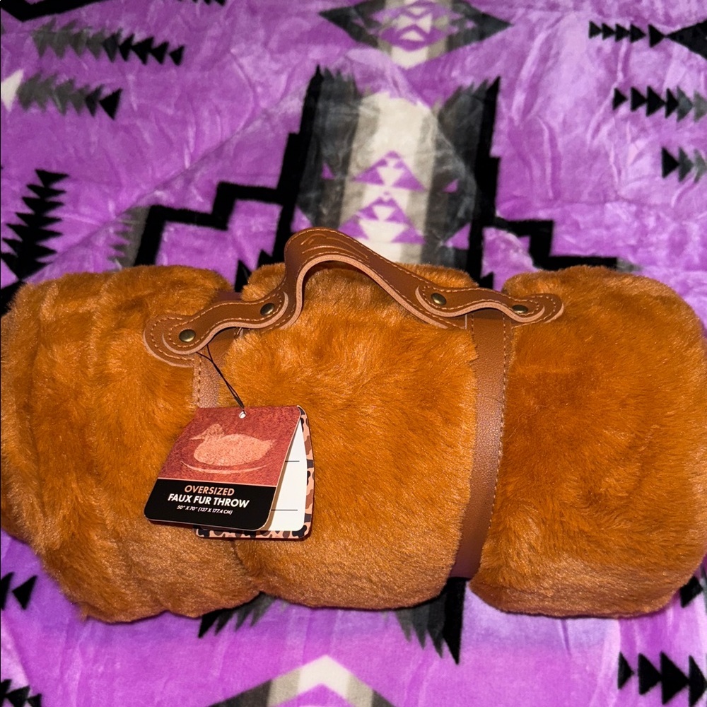 Luxurious Faux Fur Throw Blanket - Tan